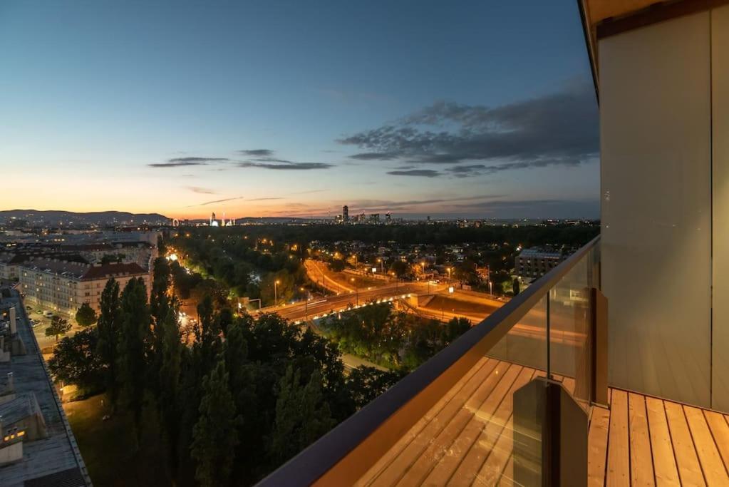 Hoch Hinaus, Neu Und Stilvoll Mit Pool Am Dach Daire Viyana Dış mekan fotoğraf